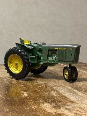 Vintage ERTL John Deere 1/16 Scale Narrow Front Toy Tractor Made In USA